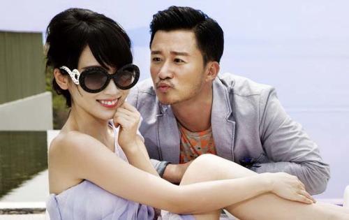 吴京妇女节回家陪老婆,晒出与两个儿子合照,小儿子长得很像父亲