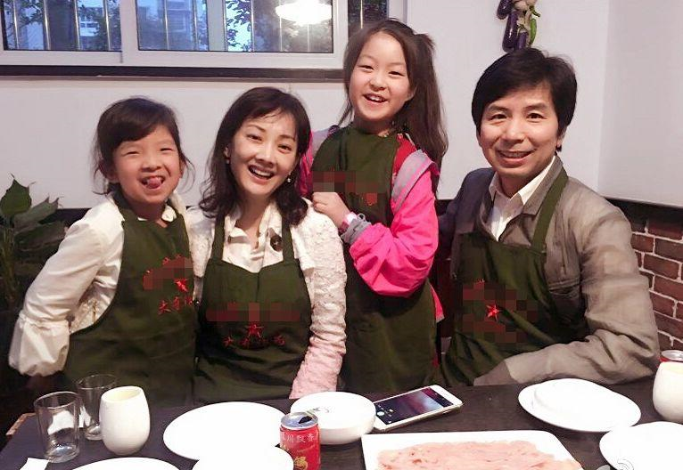 《我爱我家》主演时隔多年同框,牛莉晒后台照,宋丹