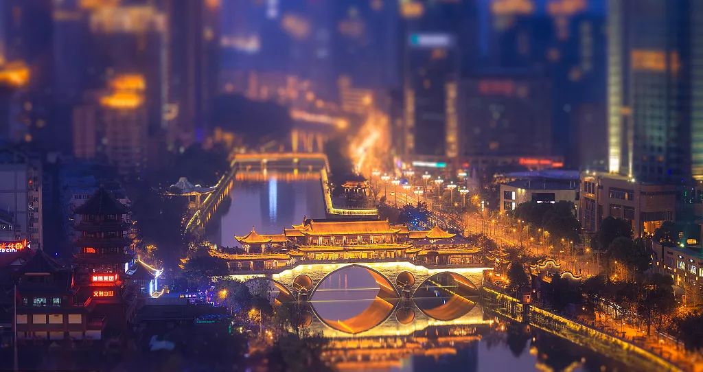 本届展会在天府之都拉开帷幕,数以万计的食品,饮料,酒水企业齐聚蓉城