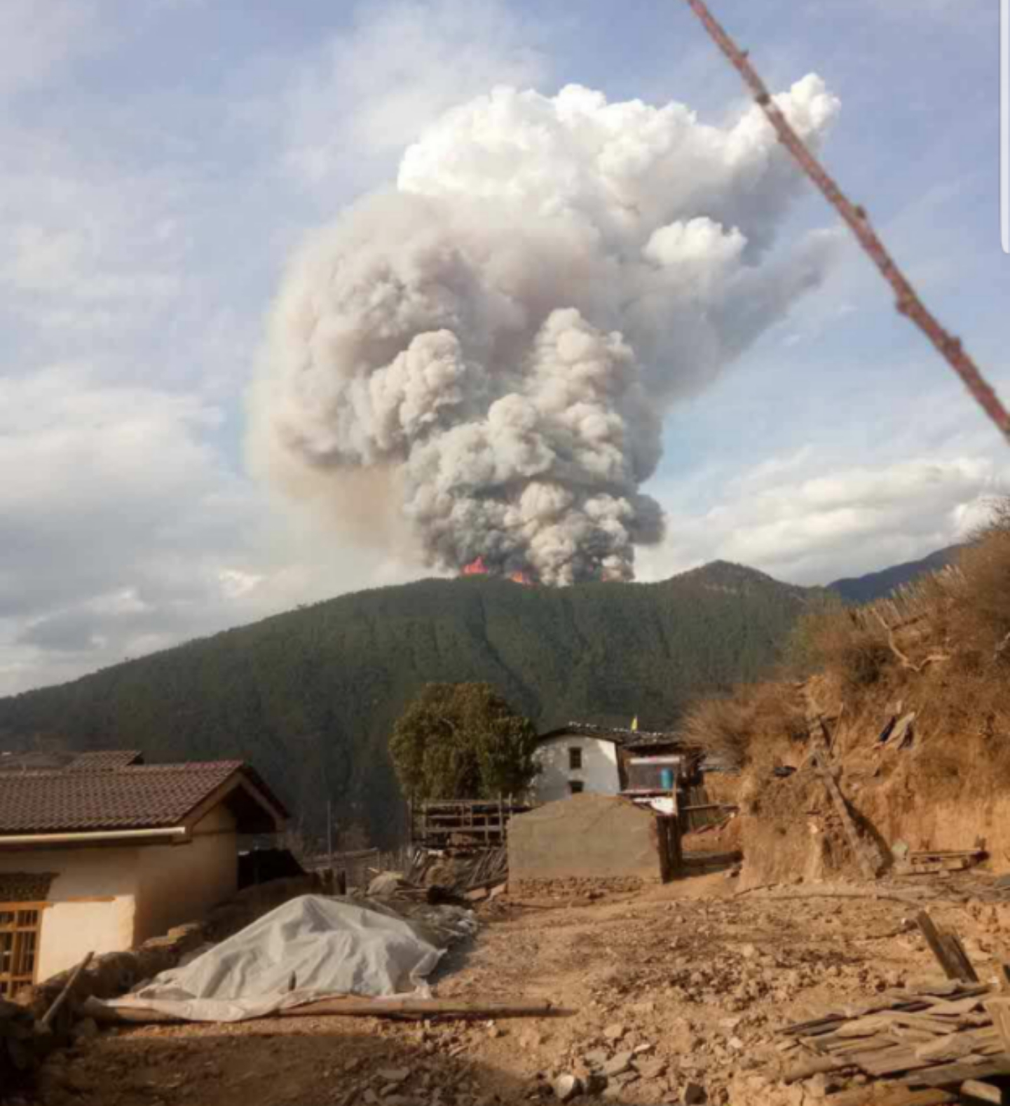 3月30日发生的四川省凉山州木里县雅砻江镇立尔村发生森林火灾,已致30