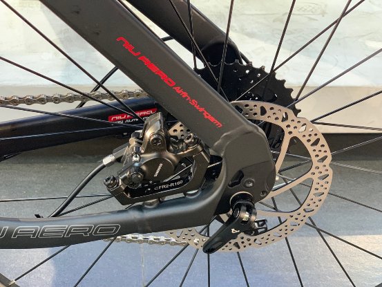 shimano的m2000变速器,算是这个价位的主流配置.