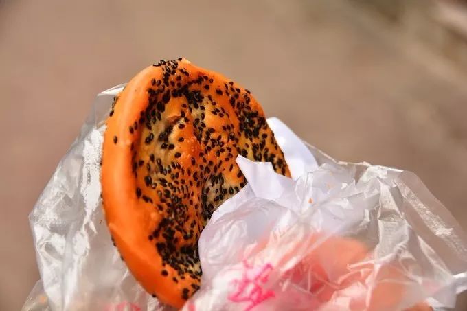 双龙油焖大虾;回味坊(卤鸭头,鸭舌,鸭肠);光头烧烤;锦缘烧烤(烤腰片必