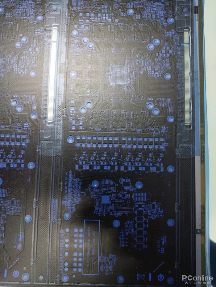 新a卡pcb板曝光 双8pin外接供电 gddr6显存?