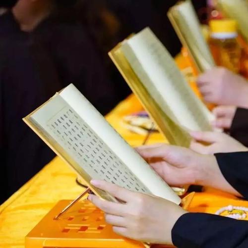 如果识得字,读得诗,学佛就从经文始……供养三宝,读佛经!