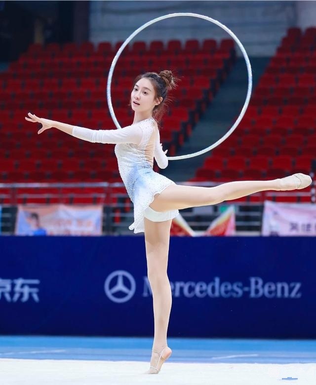 NBA女神美娜一年能挣多少钱？靠脸赚得盆满钵满，有望嫁进豪门__凤凰网