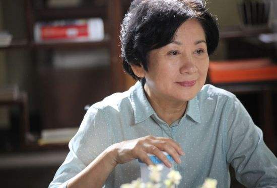 父亲是鲍方弟弟是鲍德熹老公是方平70岁鲍起静堪称人生赢家