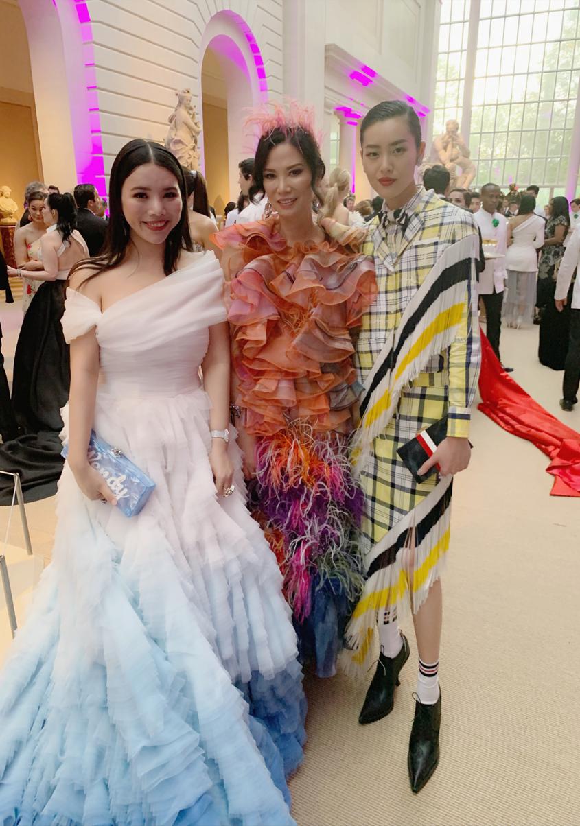 Met Gala红毯星光 余晚晚李宇春刘雯领衔“中国军团”__凤凰网