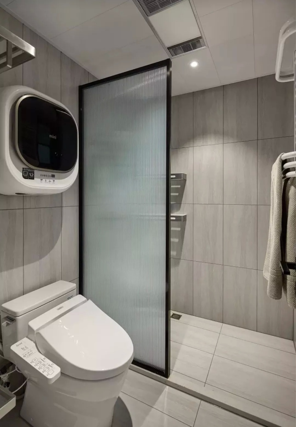 小户型卫生间适合用什么做隔断?玻璃和浴帘都可以