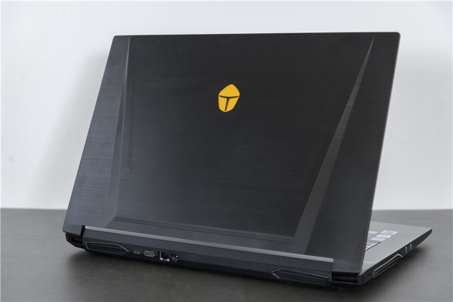 雷神911plus体验测评这是一款会令你大开眼界的游戏本