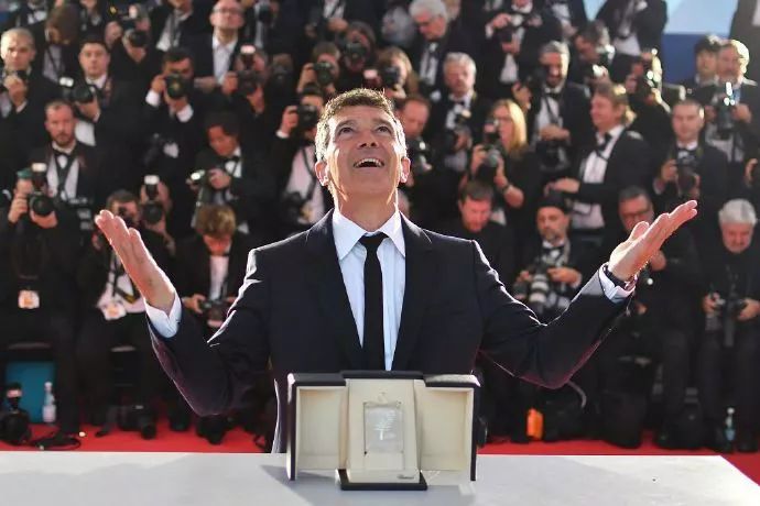 韩国第一次拿下戛纳金棕榈大奖,昆汀新片颗粒无收