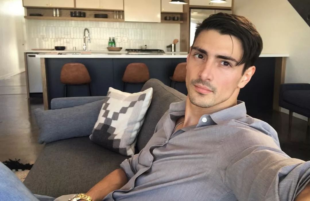 广东男孩elliottlaw不当模特而开公司去了我好想做老板娘