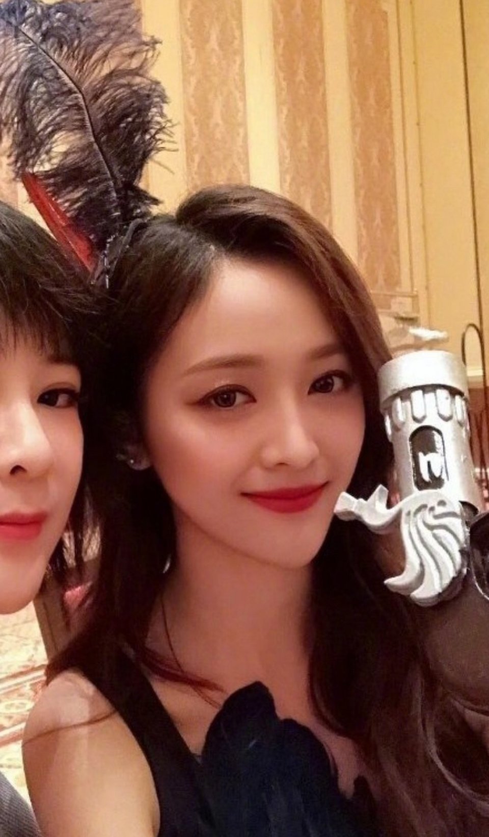 乐华年会孟美岐吴宣仪程潇三人首次合体,服装造型一个比一个惊艳