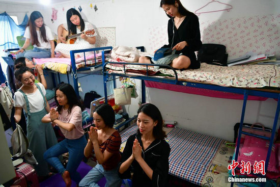 河北"最牛女学霸宿舍" 9名同学8人考研成功