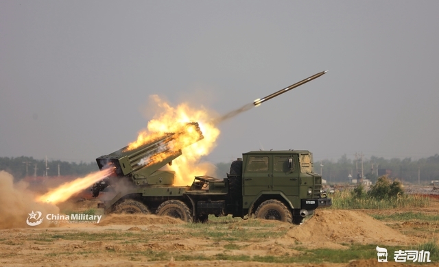 新一轮的开火瞬间,看着好爽.