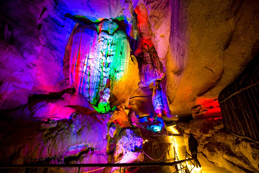 18左右溶洞避暑这个夏天来寻龙山避暑卧龙洞这个天然冰箱简直比玩水