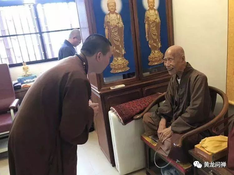畅怀长老圆寂万寿寺举行供灯活动祈愿长老往生佛国乘愿再来