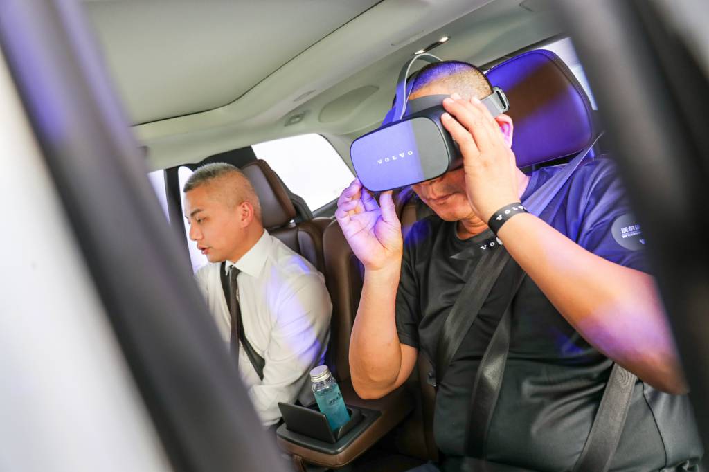 VR体验成焦点 2019沃尔沃驾道-安全智能体验营登陆天津_凤凰网汽车_凤凰网