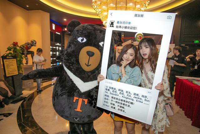 台湾小镇风情立牌,五月天歌词手牌,有"大咖"助力的朋友圈打卡框,更有