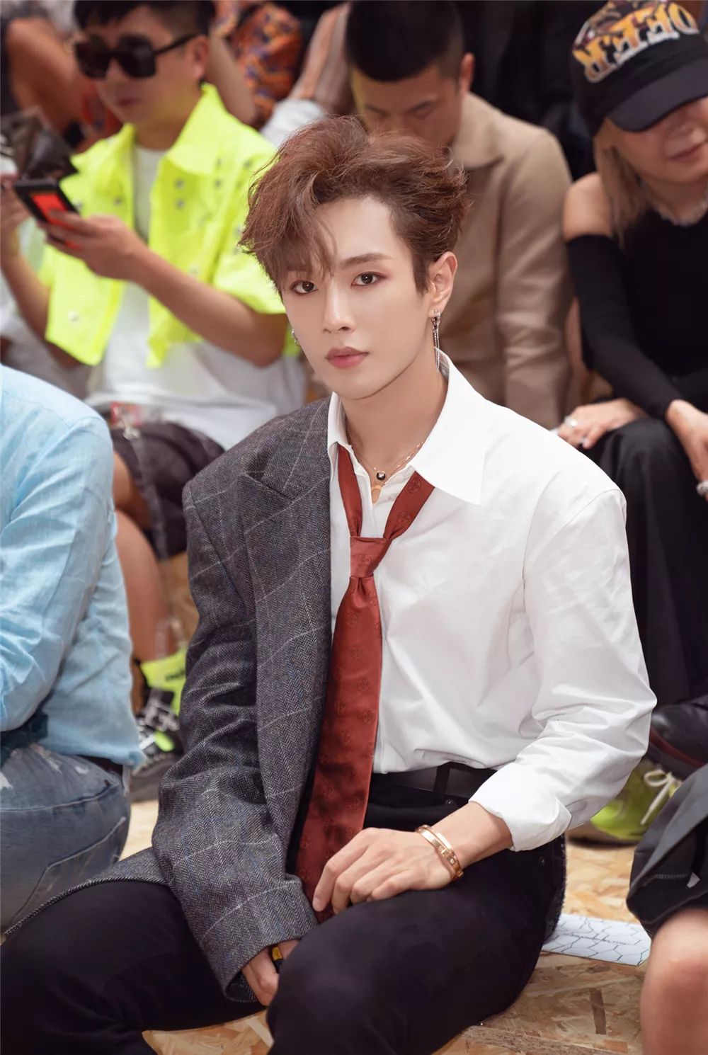 男装周上彭于晏李敏镐同台帅得不分上下宋茜蓝色西装大出风头