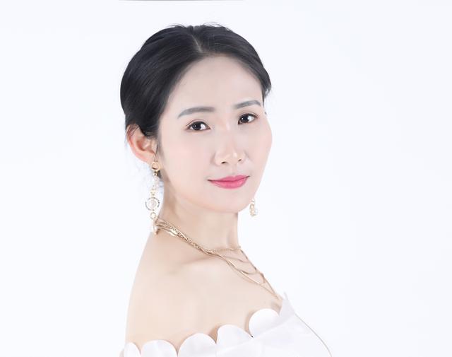 演员张鲁闽近照曝光风格多变轻松驾驭__凤凰网