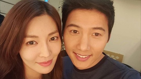 金素妍公开幕后甜蜜花絮照丈夫李尚禹倾情客串婚后再同框演戏