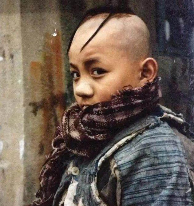 他8岁为演三毛头流血,和孙俪是同班同学,今31岁活成这般模样