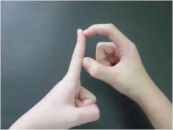 既有益于增强儿童的记忆,又有益于锻炼手指的灵活