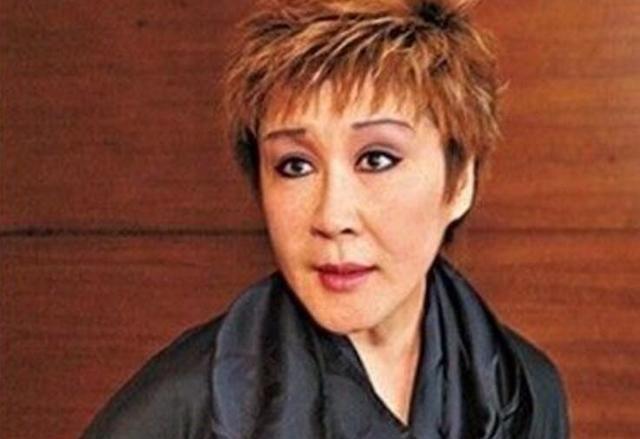 丁佩后来对外界声称说,自己和向华强只是形婚,向华强跟她结婚,只是