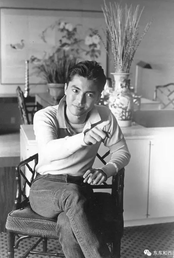 电影讲的是:1964年,法国驻华外交官高仁尼爱上了中国京剧名伶宋丽伶.