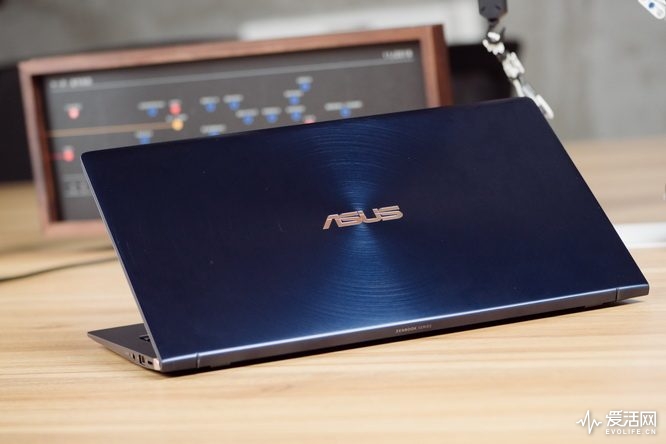 华硕灵耀u4300笔记本评测谁说轻薄本不能干