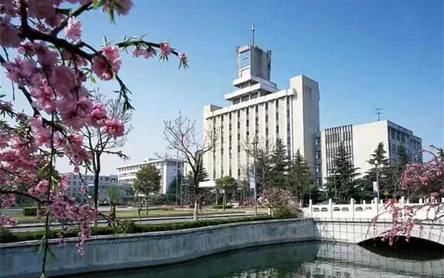 比如成都学院正式更名为成都大学,上海电力学院了升格为上海电力大学