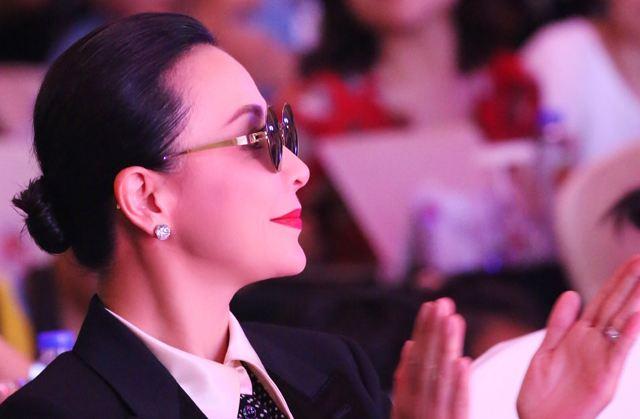 这是一个不管穿什么不管在任何场合,她都是一个气场强大的女人,这种