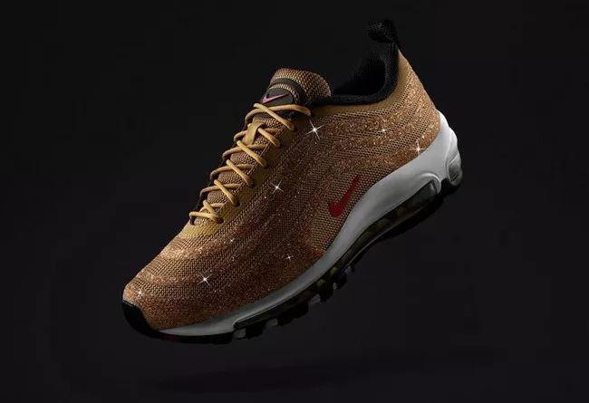 相比银子弹酷似水晶鞋的清新耀眼,金子弹配色搭载水钻