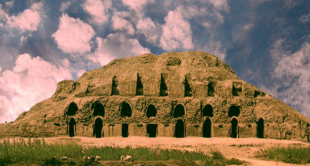 北麓的政治军事和文化中心,曾有重兵驻守;公元712年设置北庭都护府