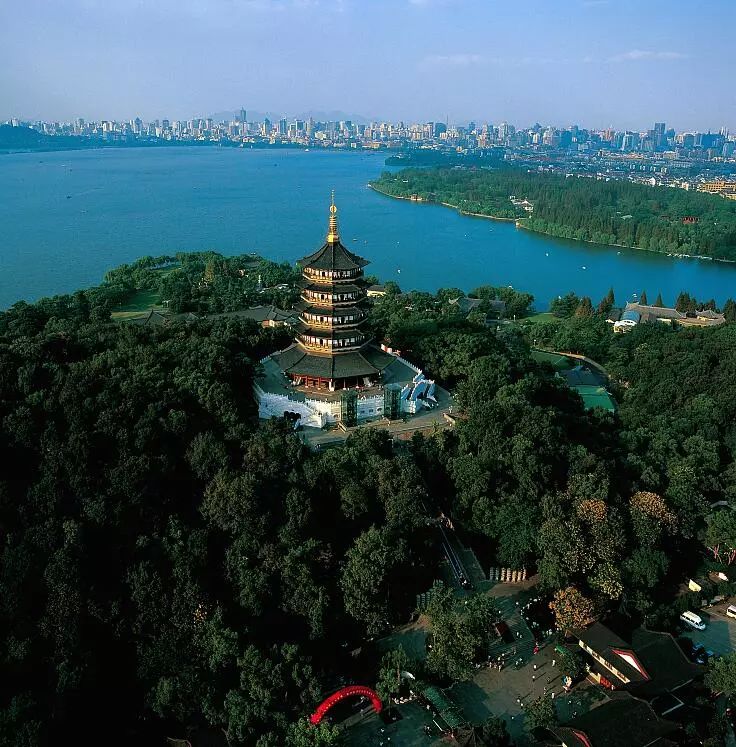 约2018年12月31日子时雷峰塔跨年赏诗