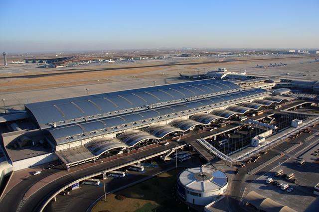 原来这一记录由美国亚特兰大机场独占,现在中国北京首都机场也加入了