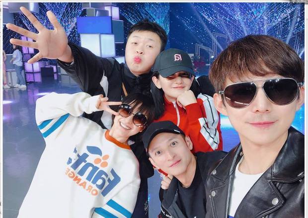 代班主持李浩菲的加入便引来了很多网友的争议,由此可见快乐家族在