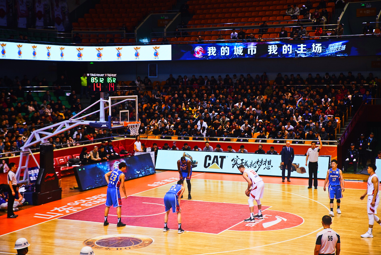 cba山东力克天津豪取三连胜 挖掘机球场亮相济南