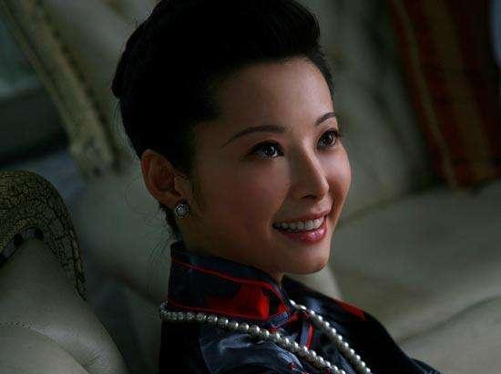 中国最牛的两位黑道大姐大,一个靠赌博发家,另一个更残忍