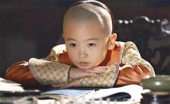 乾隆的孙子射死一只鹿乾隆要赏黄马褂身后太监急出一头汗