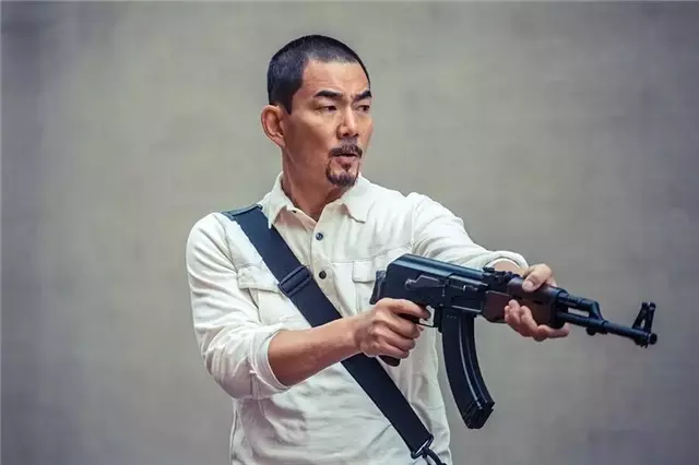 的故事,林家栋的季正雄阴狠,任贤齐的叶国欢胆大,陈小春的卓子强嚣张