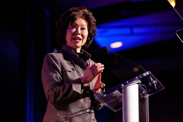 从"以身试航"挺波音到严查航管局,赵小兰对波音态度为何巨变?