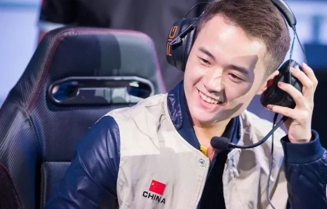 笑笑西卡再谈rng,言omg队内矛盾另有原因,和uzi关系不大