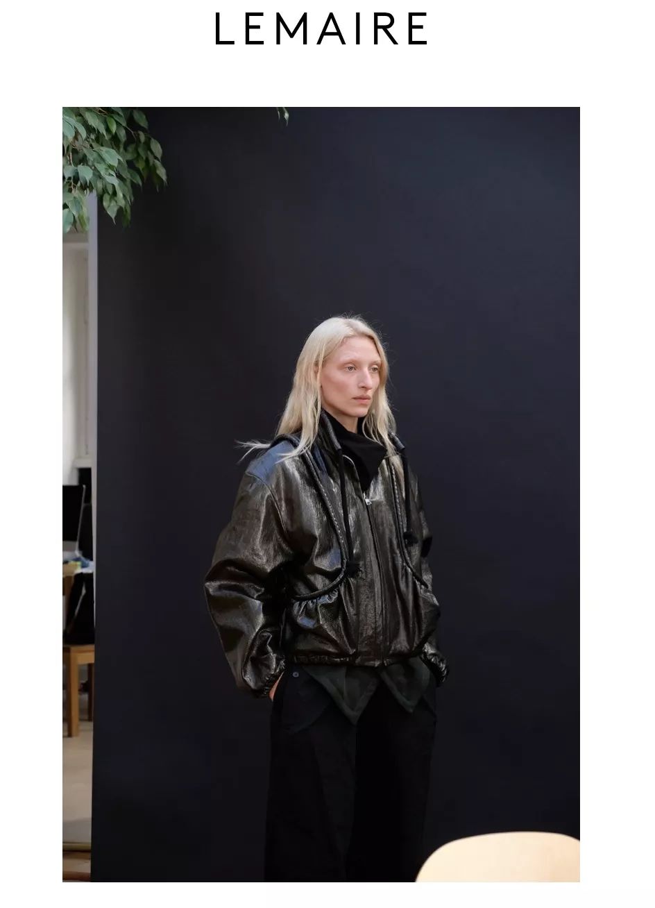 带着浅淡的疏离感;男生叫christophe lemaire,前hermes的设计总监,带