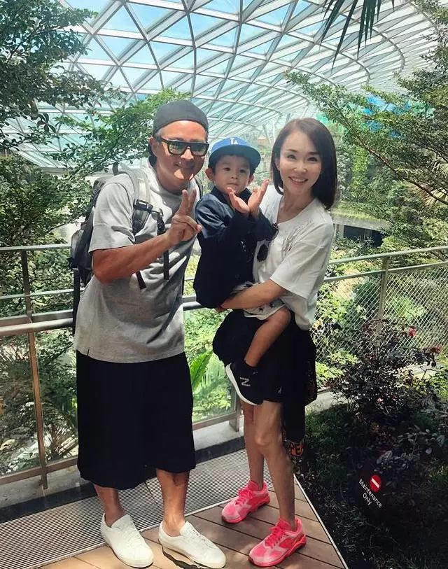 范文芳一家开启旅游模式,逐渐过上半退隐生活,儿子zed帅气十足__凤凰