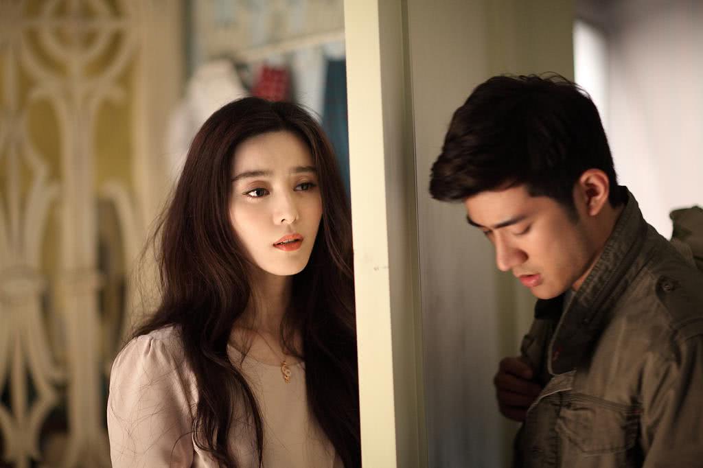 一夜惊喜我可能比你小但在爱你这件事上一直很成熟