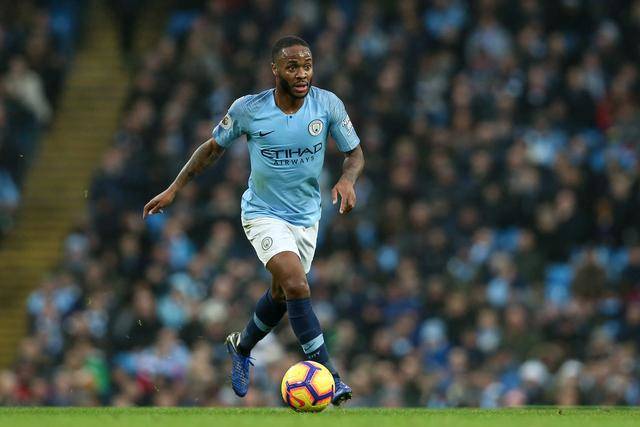 曼城老球迷妻子去世,斯特林与福登送暖心慰问