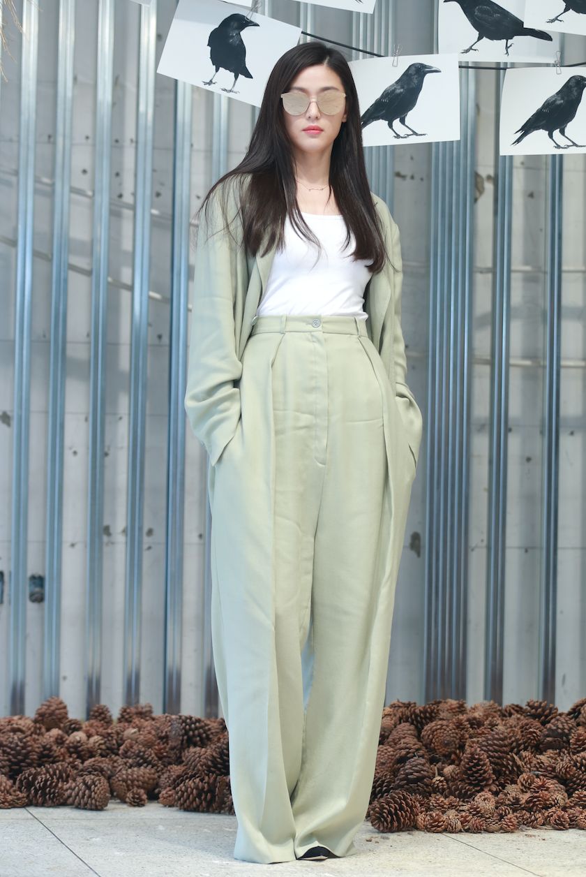 全智贤利落时髦裤装穿搭造型,气场强到不行!