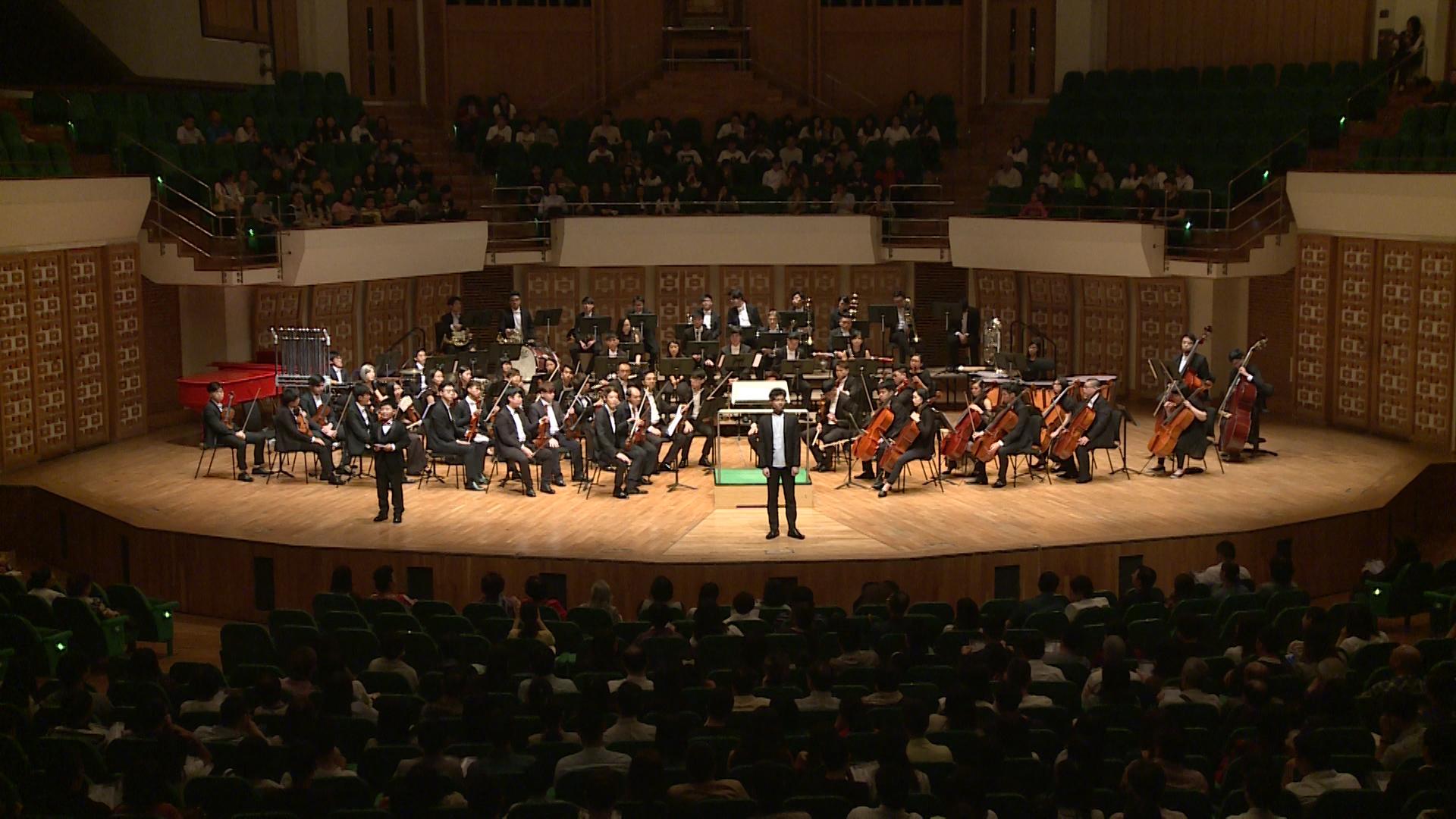 中国香港青年交响乐团刘露祺上演《交响情人梦》