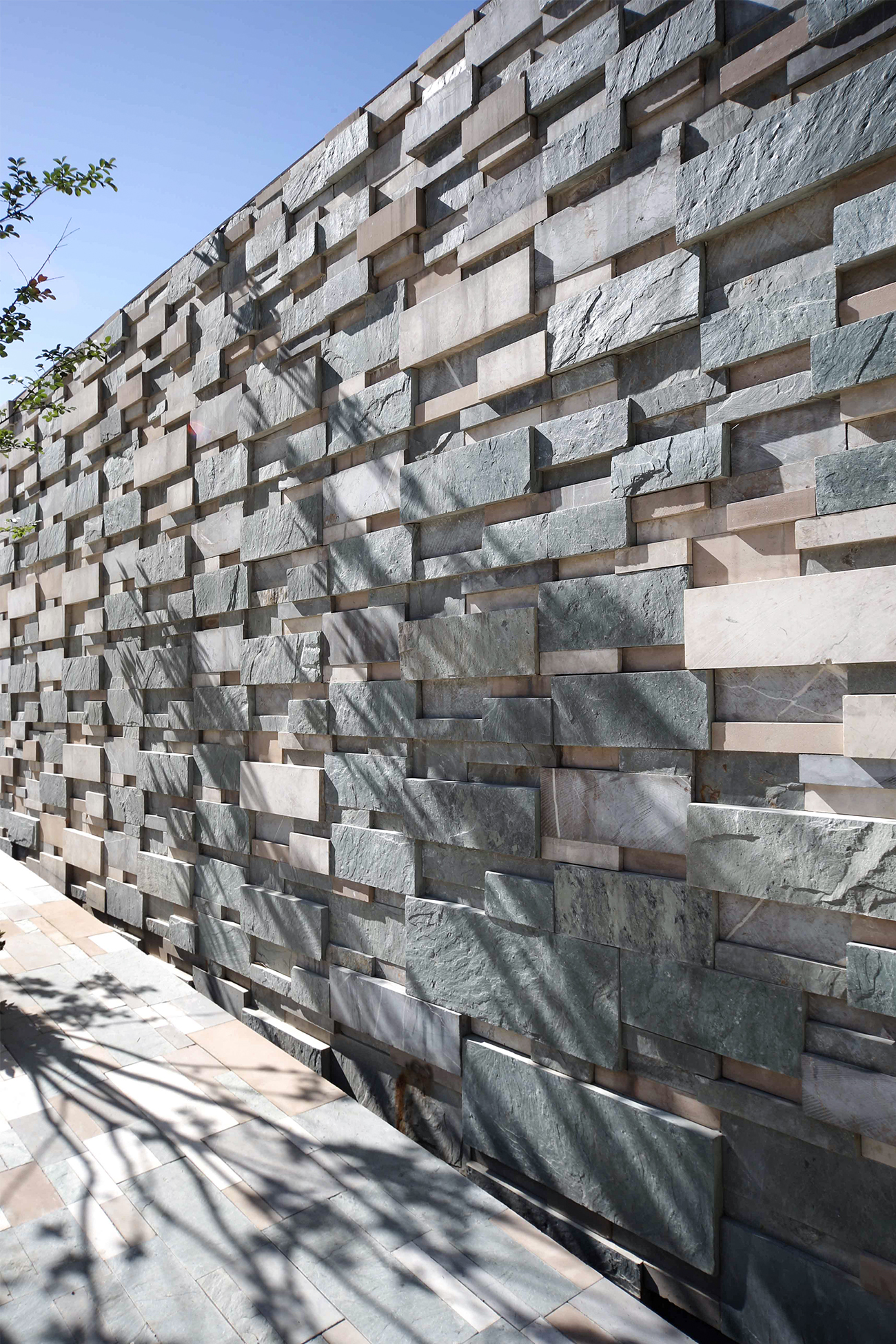 一位日本建筑师在中国的边陲小城用石头建造的奢华秘境.i 石头纪